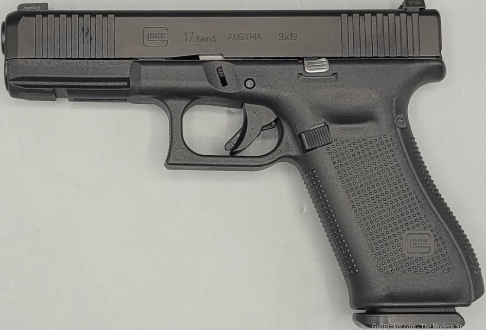 Glock G17 Gen 5 9mm 4.49" Semi Auto Pistol Black Night Sights 9x19 G 17-img-2