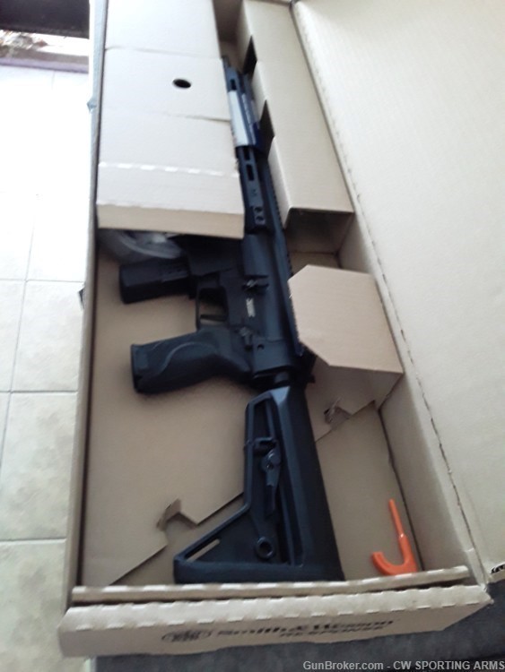 Smith and Wesson S&W RESPONSE carbine 9mm rifle. NEW IN BOX-img-4