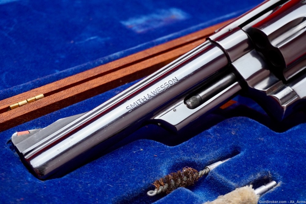 Desired Smith & Wesson 57 No Dash .41 Mag Blue 6" In Presentation Case!-img-1