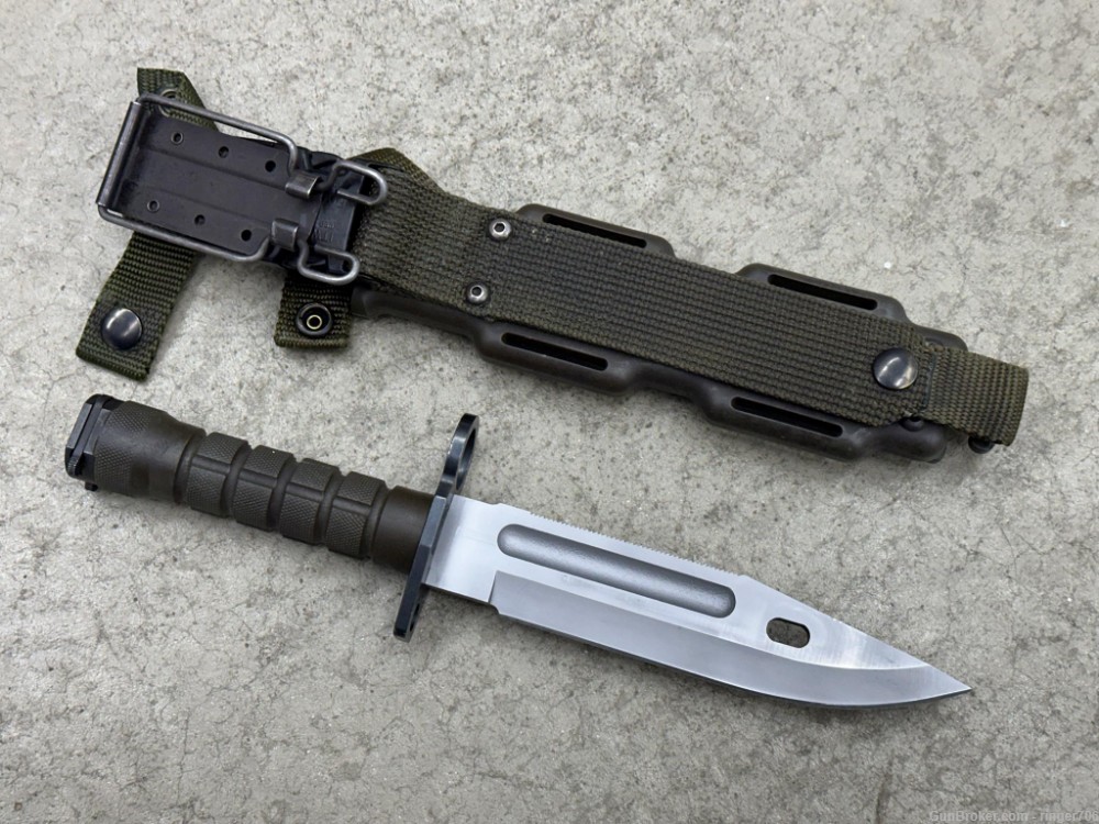 USGI Surplus Phrobis III M9 bayonet with scabbard - issued excellent cond.-img-1