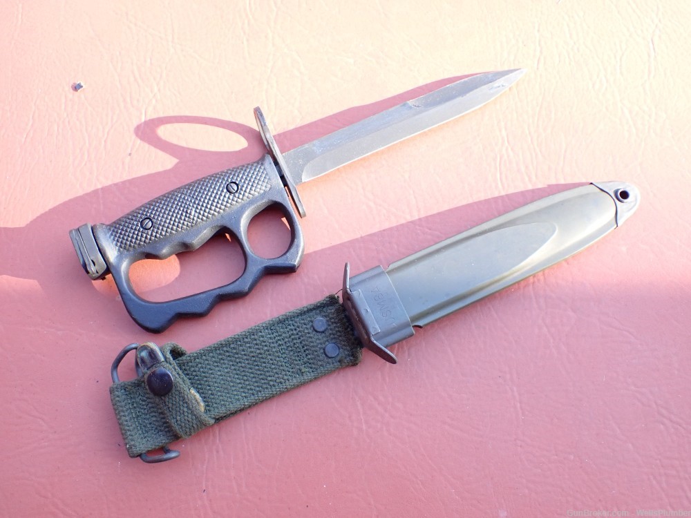 US M7 M-16 KNUCKLE TRENCH KNIFE BAYONET WITH ORIGINAL SCABBARD (CONETTA)-img-0