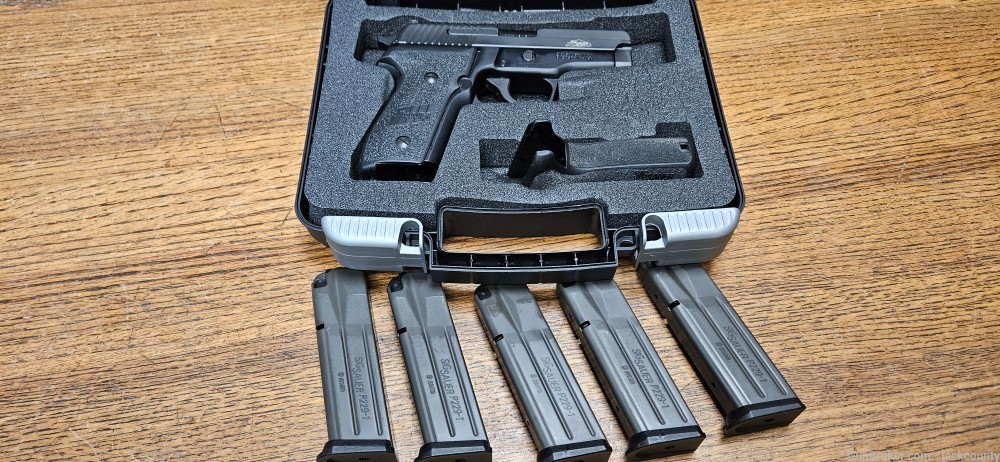 Sig Sauer P229 SAS, 9mm, used w/box, extras-img-0