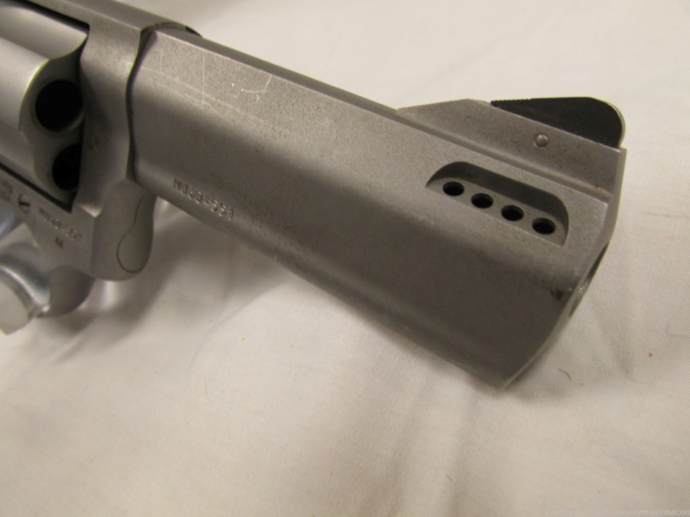 Taurus Tracker 44 Magnum Used-img-2