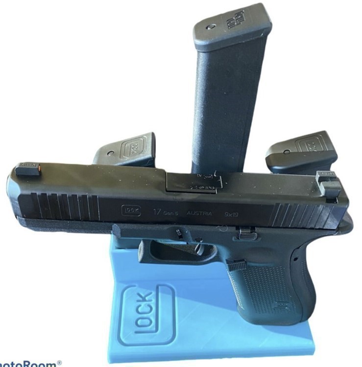 Glock 17 Gen 5 Display Stand and 3 Magazine Holder - Pistol Mount Rack (9mm-img-1
