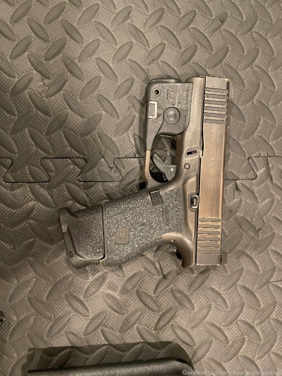 Like new Battle Worn Cerakoted Glock 43 fully loaded with accessories -img-4
