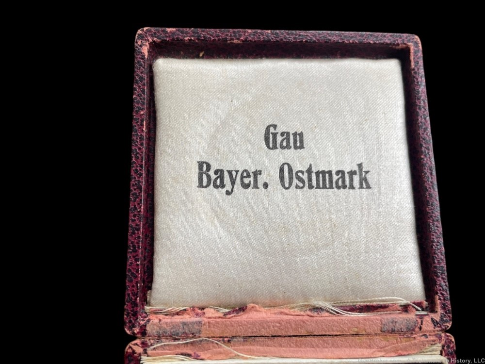 WWII GERMAN- NSDAP MEDAL IN BOX- 1936- GAU OSTMARK- WW2 GI BRING BACK-img-2