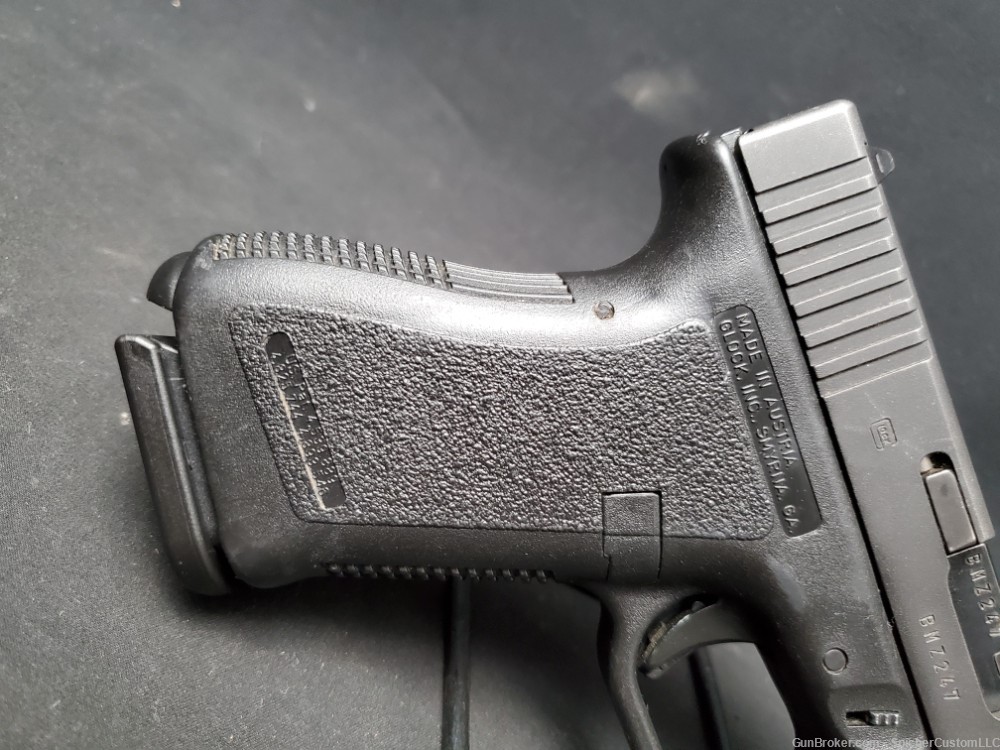 Glock 19 Gen 2 9mm Pistol with Two Magazines-img-1