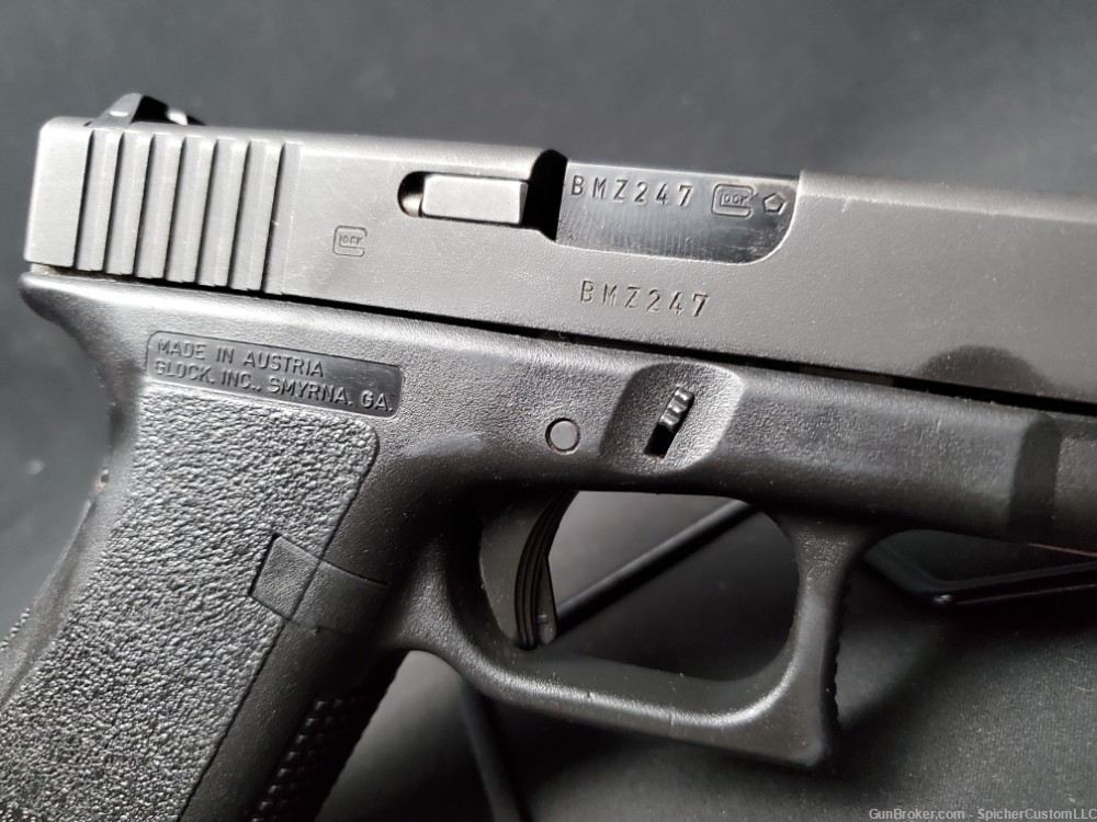 Glock 19 Gen 2 9mm Pistol with Two Magazines-img-2