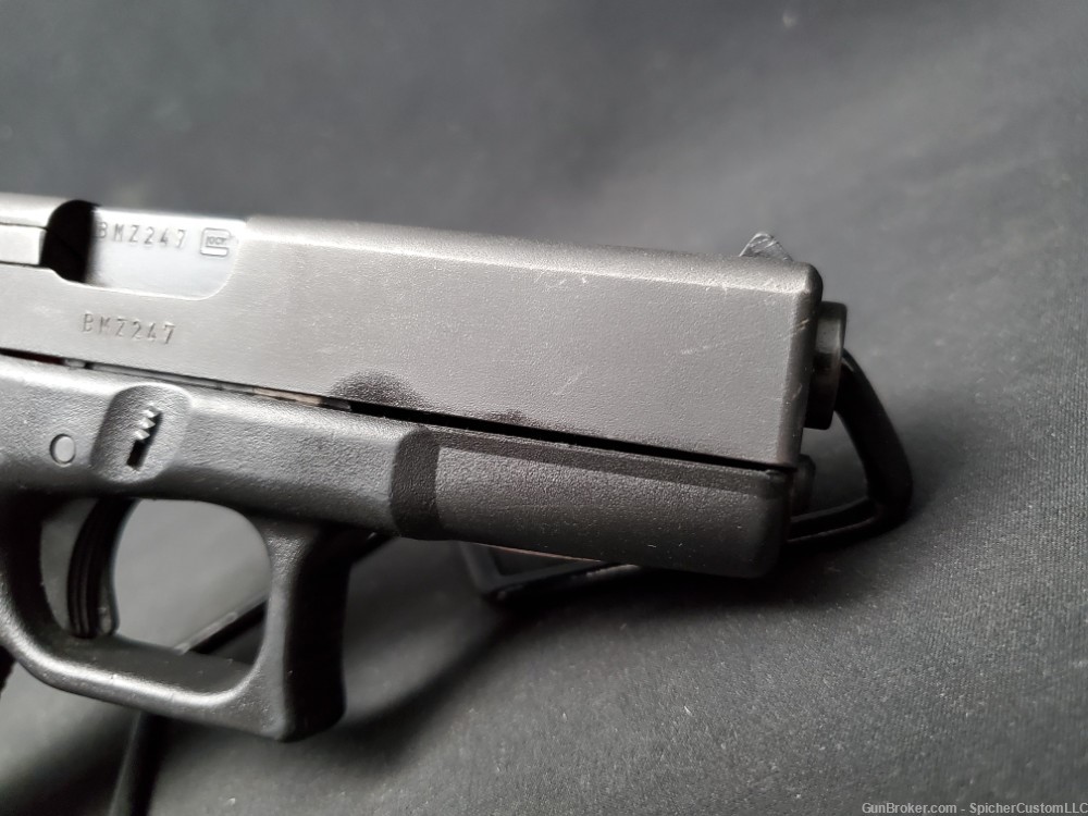 Glock 19 Gen 2 9mm Pistol with Two Magazines-img-3