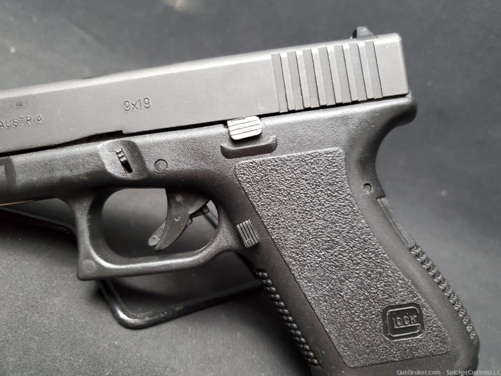 Glock 19 Gen 2 9mm Pistol with Two Magazines-img-7