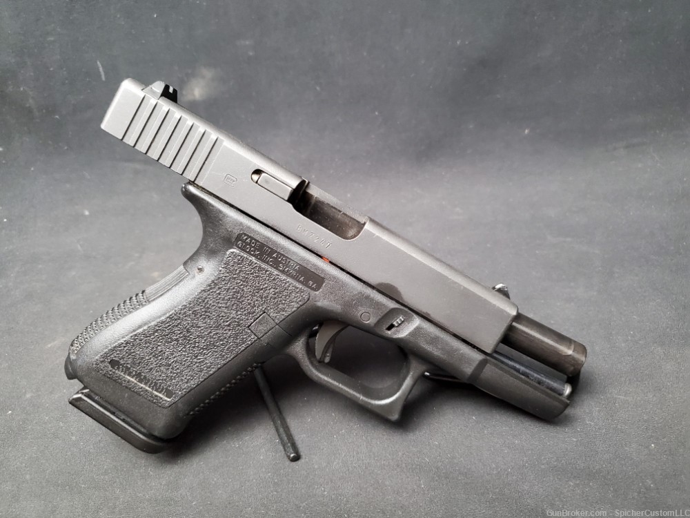 Glock 19 Gen 2 9mm Pistol with Two Magazines-img-4