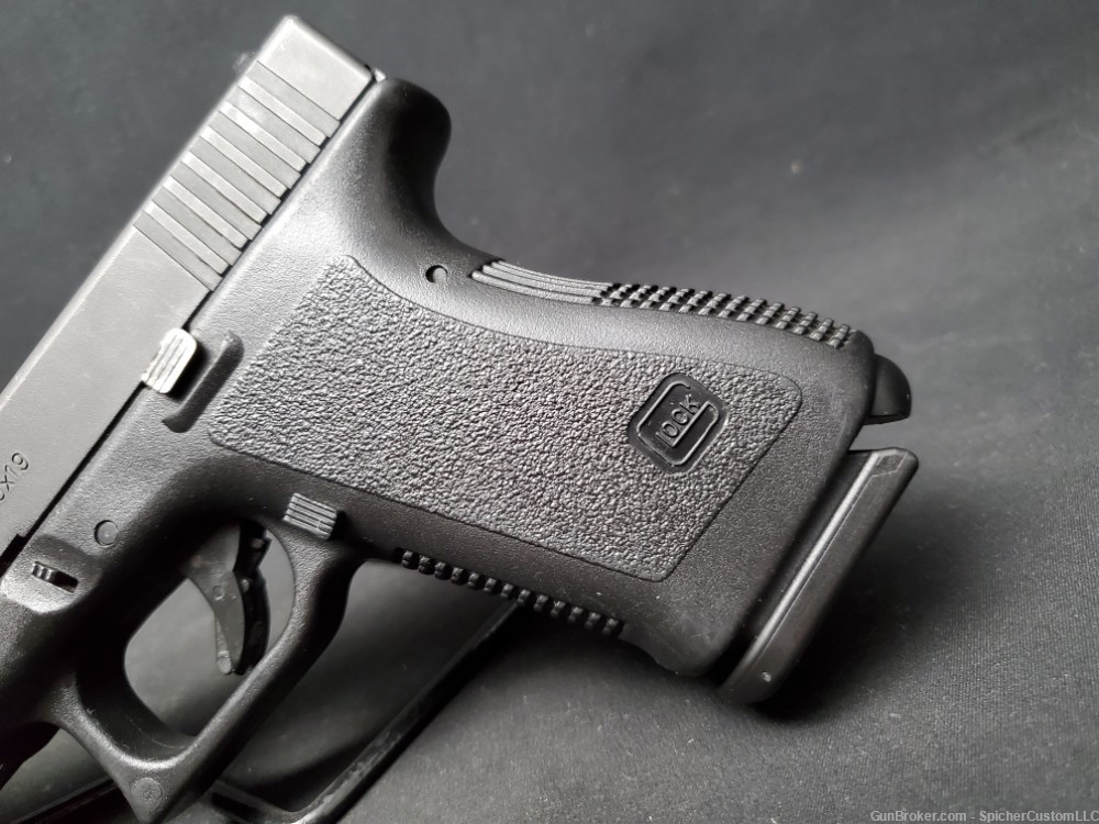 Glock 19 Gen 2 9mm Pistol with Two Magazines-img-6