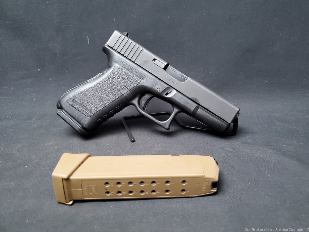 Glock 19 Gen 2 9mm Pistol with Two Magazines-img-0