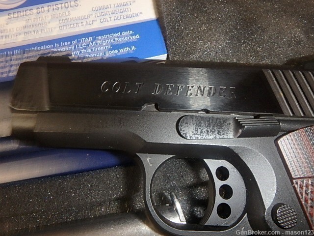 COLT LIGHT WEIGHT  DEFENDER 9 MM IN THE BOX 2 MAGS-img-3