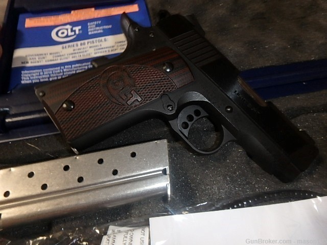 COLT LIGHT WEIGHT  DEFENDER 9 MM IN THE BOX 2 MAGS-img-6