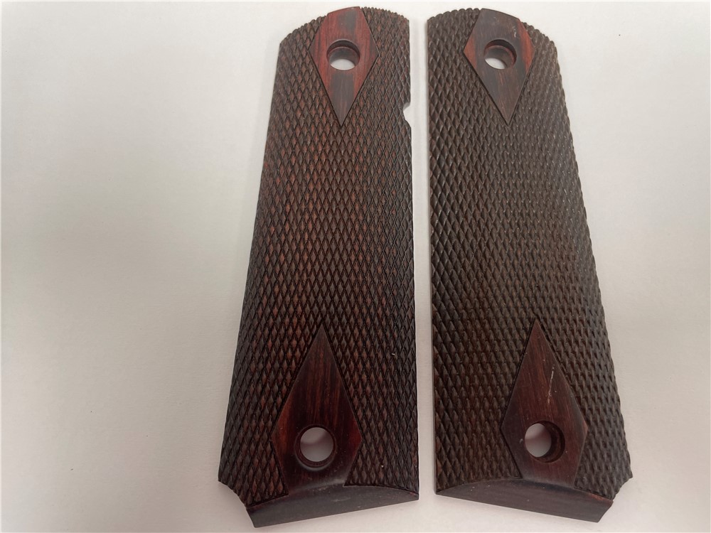 Altamont Wood Grips - 1911 Govt Super Rosewood Checkered -img-0