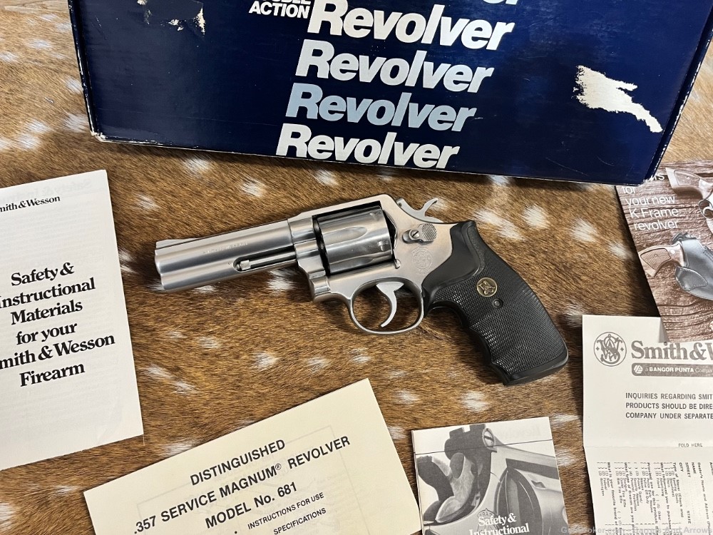Smith And Wesson 681 4” Excellent condition like new in box -img-4