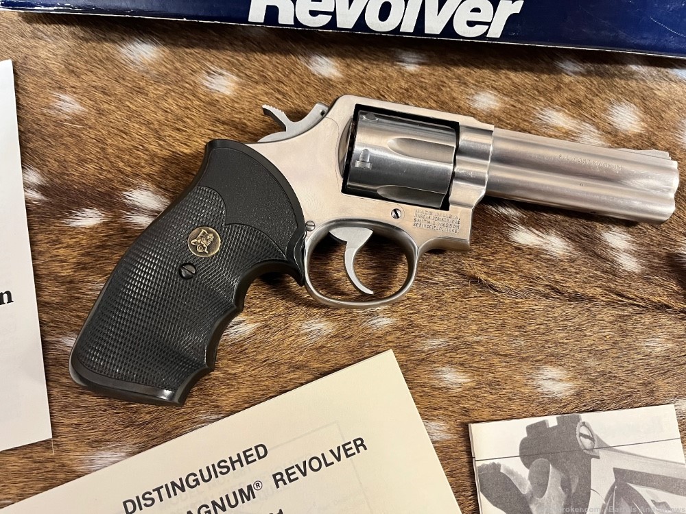 Smith And Wesson 681 4” Excellent condition like new in box -img-2