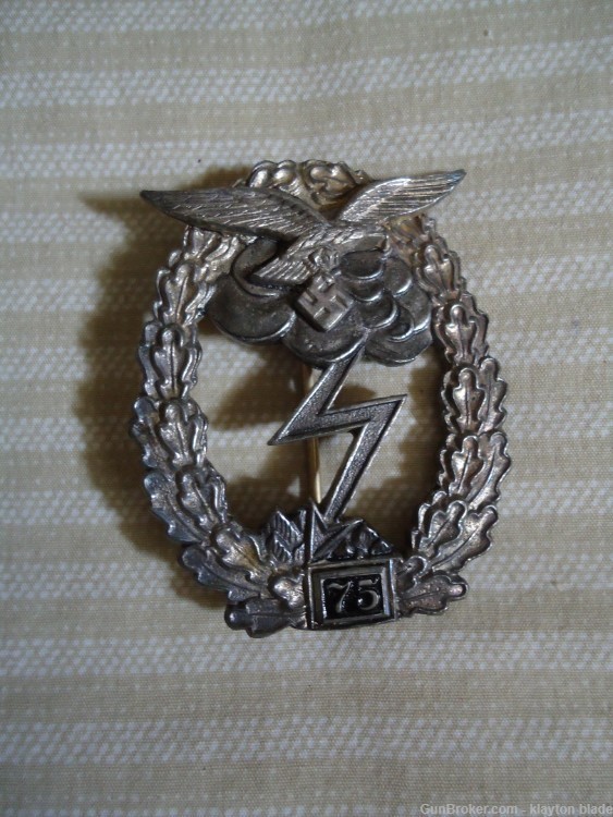 Group Of 12 German WWII  Reproduction  Badges-img-24