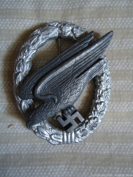 Group Of 12 German WWII  Reproduction  Badges-img-6