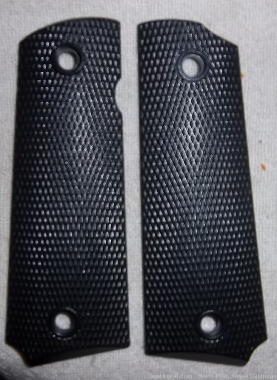 M1911A1 BLACK PLASTIC GRIPS .WE OFFER LAYAWAY,PAYPAL,LOW USPS!-img-0