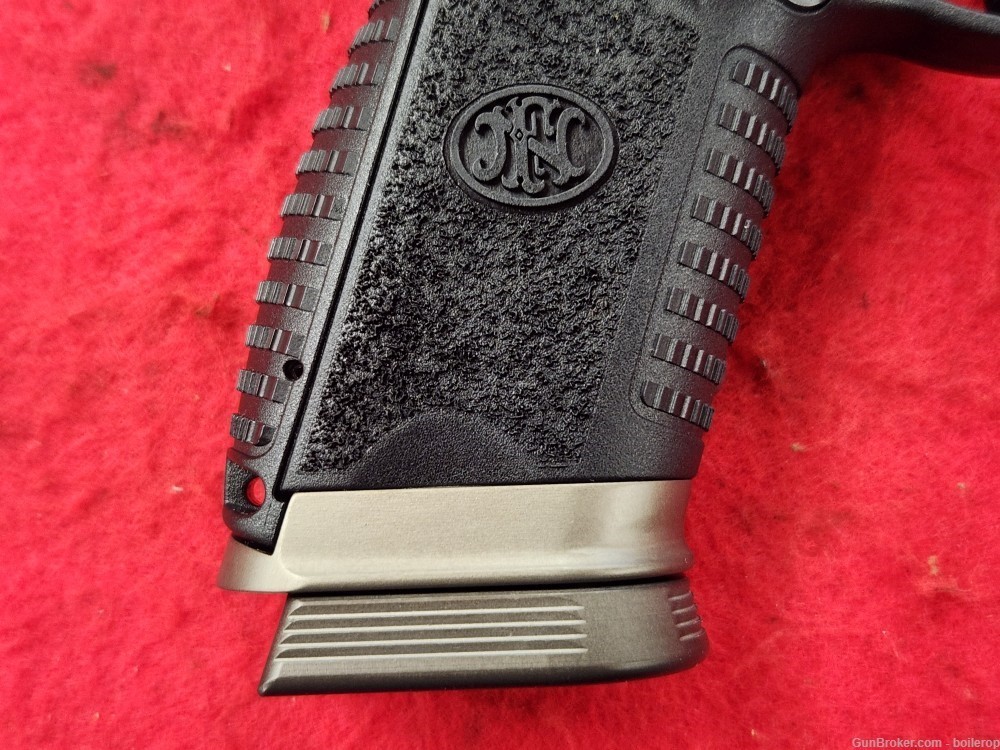 Excellent, FN 509 Edge, 9mm pistol, 3 mags, like new!-img-3