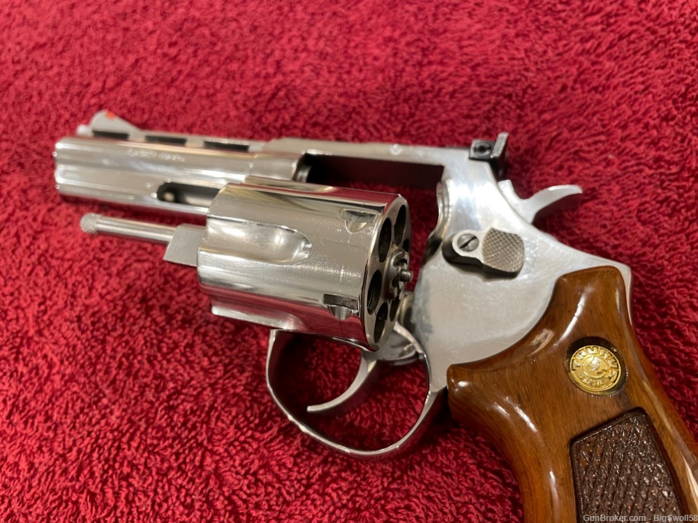 Taurus 689 VR; Polished Stainless; 4-Inch; 6-Shot .357 Magnum Revolver-img-30