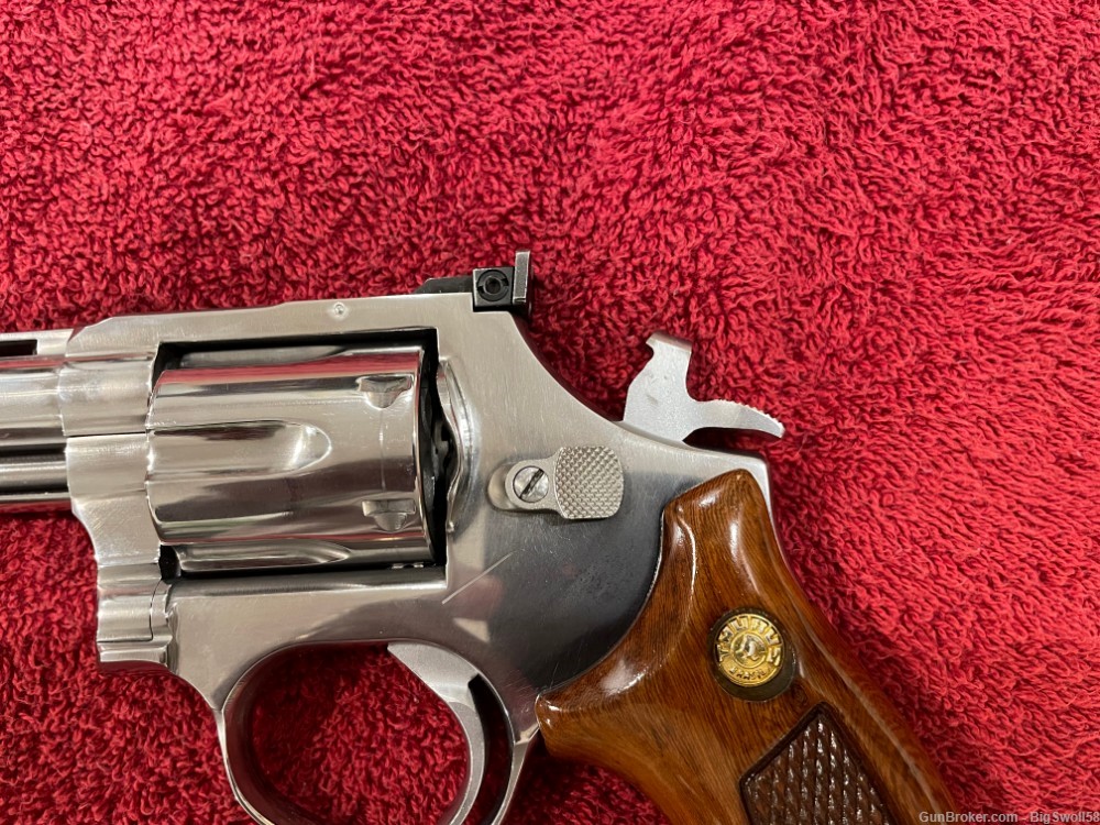 Taurus 689 VR; Polished Stainless; 4-Inch; 6-Shot .357 Magnum Revolver-img-13