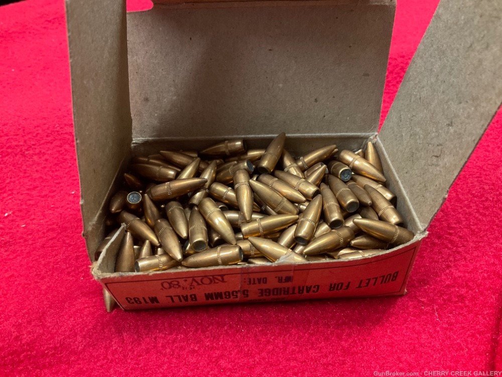 200 Bullets reloading ammunition 5.56 ball m193 army surplus 1980 223 box -img-1