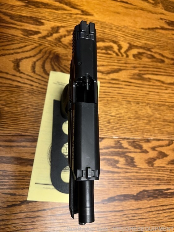 Smith & Wesson M & P 40 .40s&w Used With 15Rnd. mag-img-2