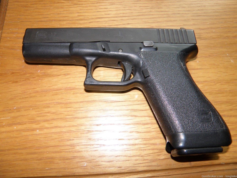 Glock 17 Gen 1 Made in Austria Jan 1988 all matching Ser # with Plastic Box-img-3