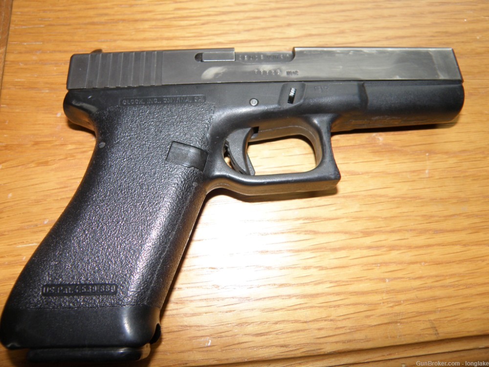 Glock 17 Gen 1 Made in Austria Jan 1988 all matching Ser # with Plastic Box-img-4