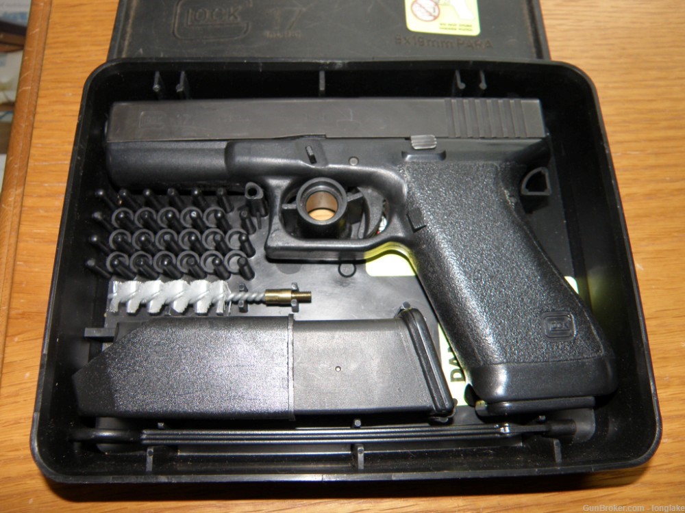 Glock 17 Gen 1 Made in Austria Jan 1988 all matching Ser # with Plastic Box-img-0
