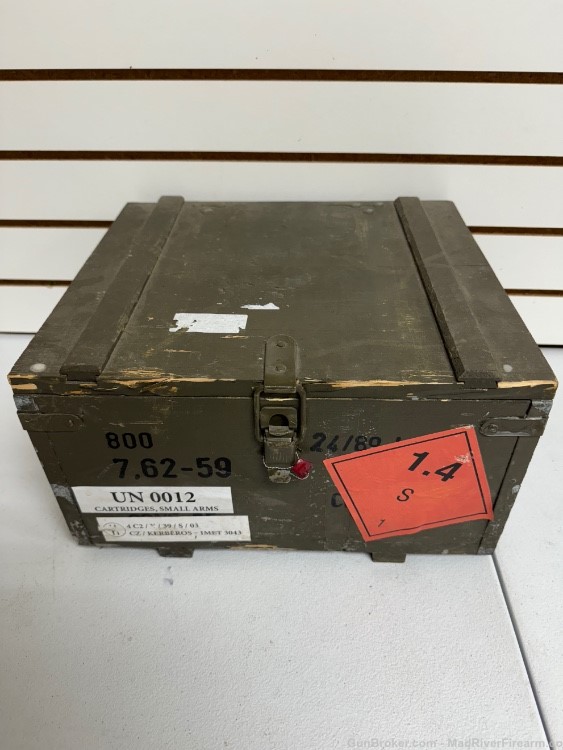 7.62x54r 800 RD UNOPENED CZECH SURPLUS WOODEN AMMO CRATE-img-0