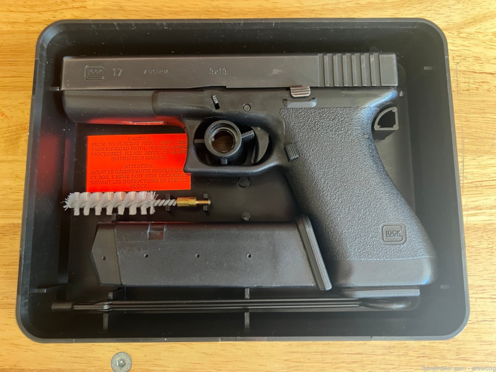 Gen 1 Glock 17 - Manual, Case, Mags, Original Black Parts-img-0