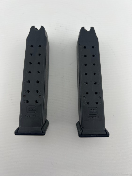 Gen 1 Glock 17 - Manual, Case, Mags, Original Black Parts-img-14