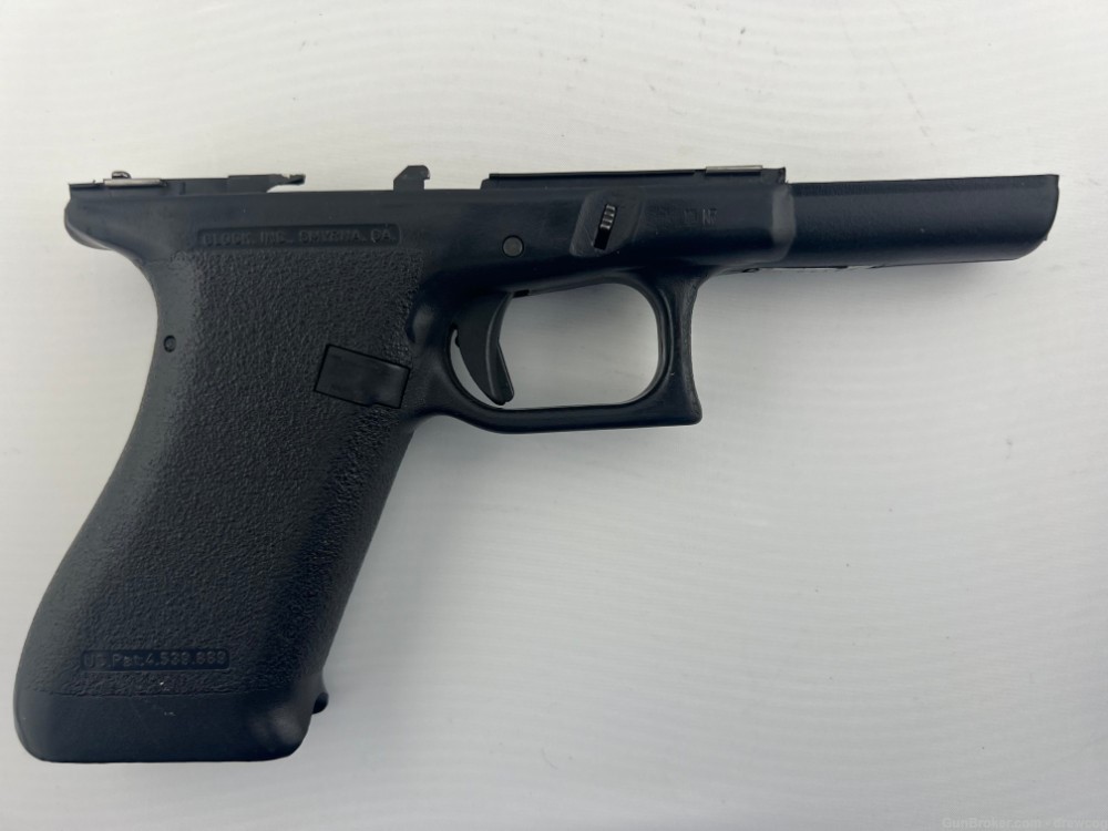Gen 1 Glock 17 - Manual, Case, Mags, Original Black Parts-img-7