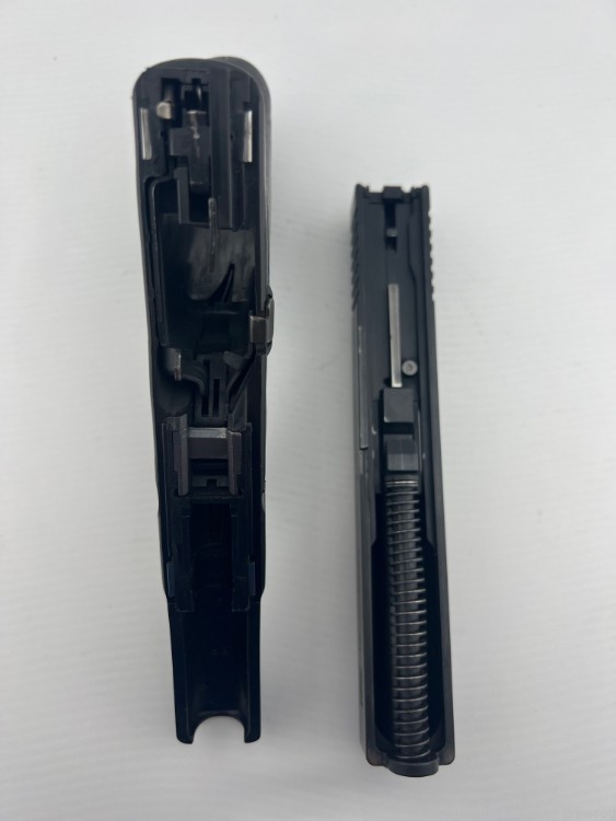 Gen 1 Glock 17 - Manual, Case, Mags, Original Black Parts-img-6