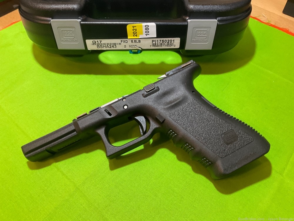 New Glock 17 Gen 3 Complete Frame with Holster-img-3