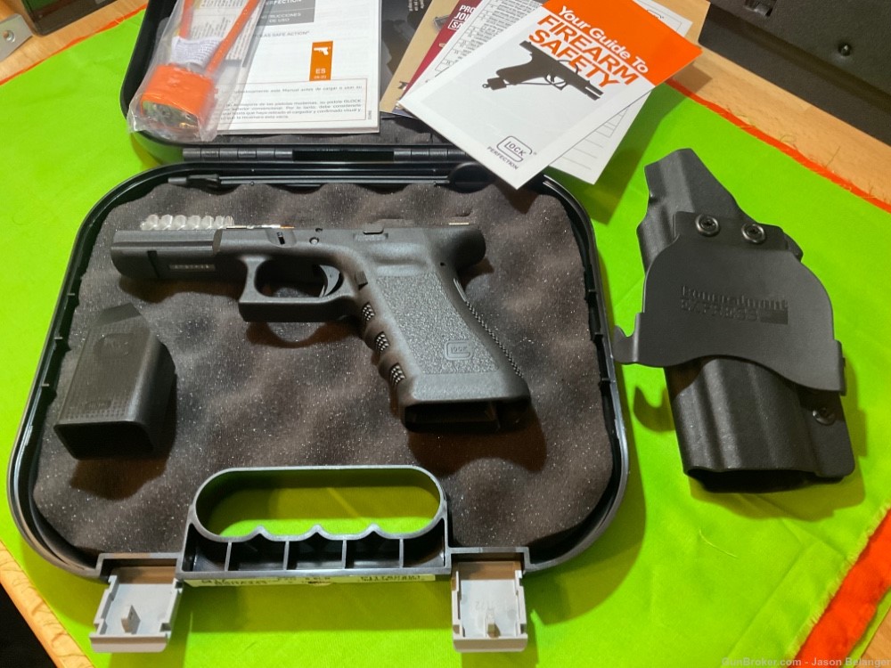 New Glock 17 Gen 3 Complete Frame with Holster-img-1