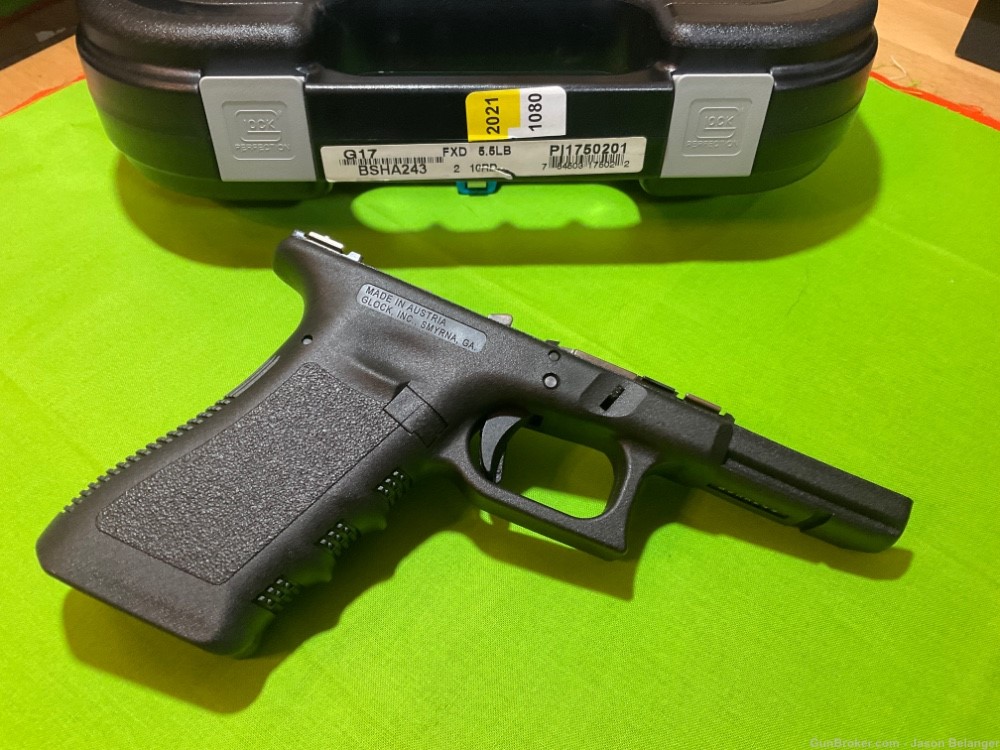 New Glock 17 Gen 3 Complete Frame with Holster-img-4