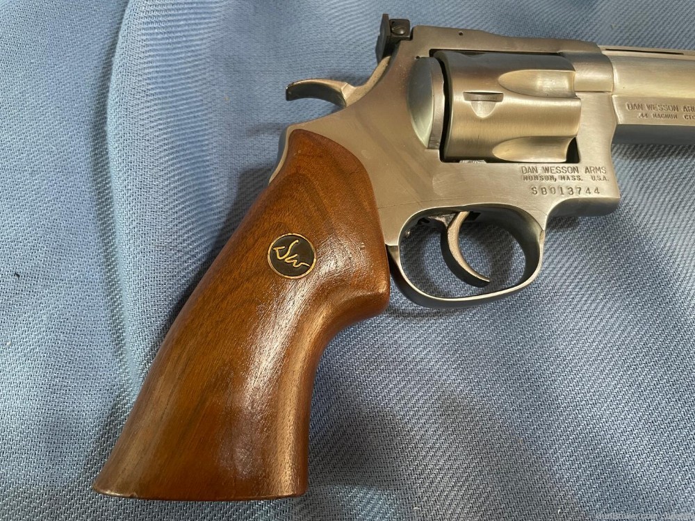 Dan Wesson Model 744 44 Mag Pistol Pack  (Pac)-img-11