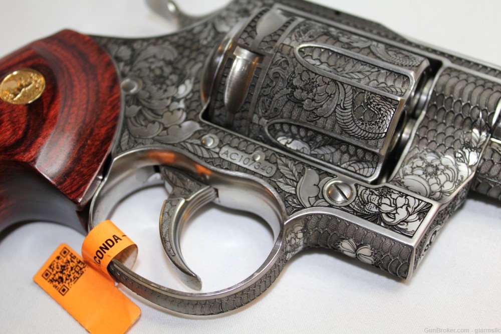 VERY BEAUTIFUL! Colt Anaconda 8" custom engraved with Colt Rosewood grips-img-13