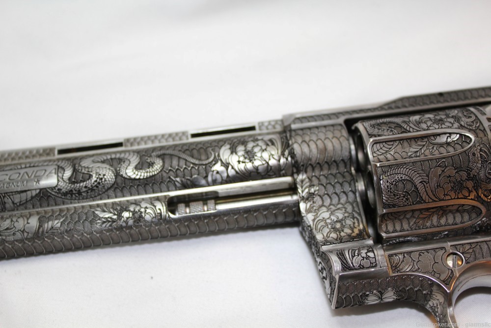 VERY BEAUTIFUL! Colt Anaconda 8" custom engraved with Colt Rosewood grips-img-3