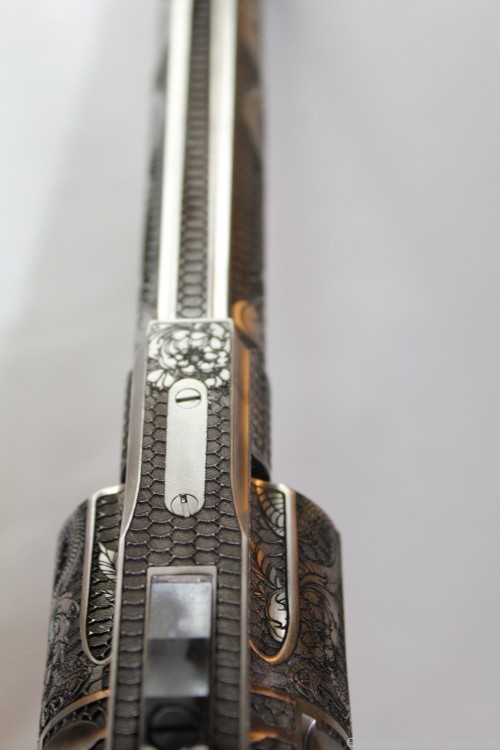 VERY BEAUTIFUL! Colt Anaconda 8" custom engraved with Colt Rosewood grips-img-19
