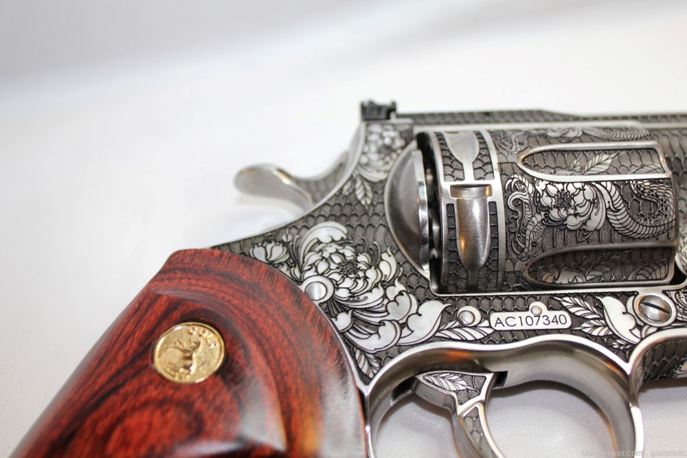 VERY BEAUTIFUL! Colt Anaconda 8" custom engraved with Colt Rosewood grips-img-15