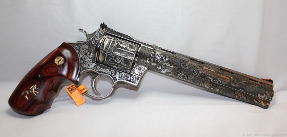 VERY BEAUTIFUL! Colt Anaconda 8" custom engraved with Colt Rosewood grips-img-9