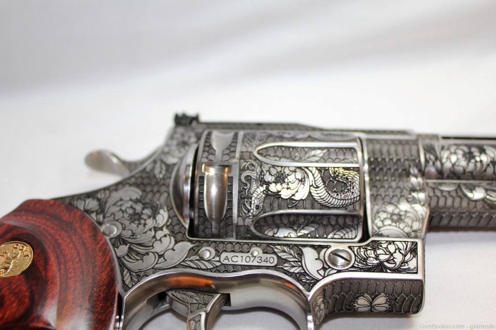 VERY BEAUTIFUL! Colt Anaconda 8" custom engraved with Colt Rosewood grips-img-14