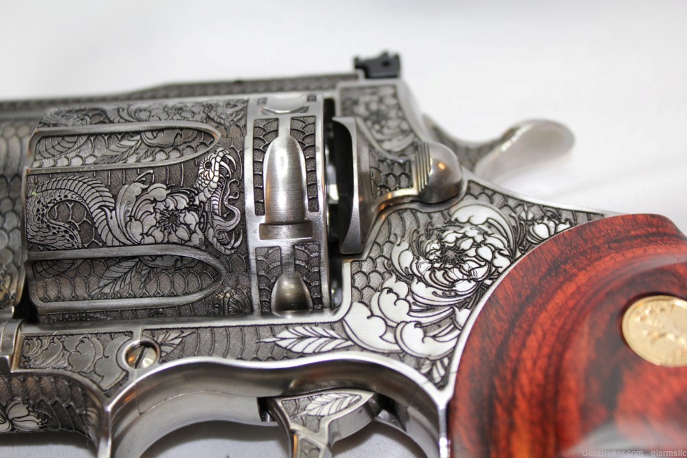 VERY BEAUTIFUL! Colt Anaconda 8" custom engraved with Colt Rosewood grips-img-6