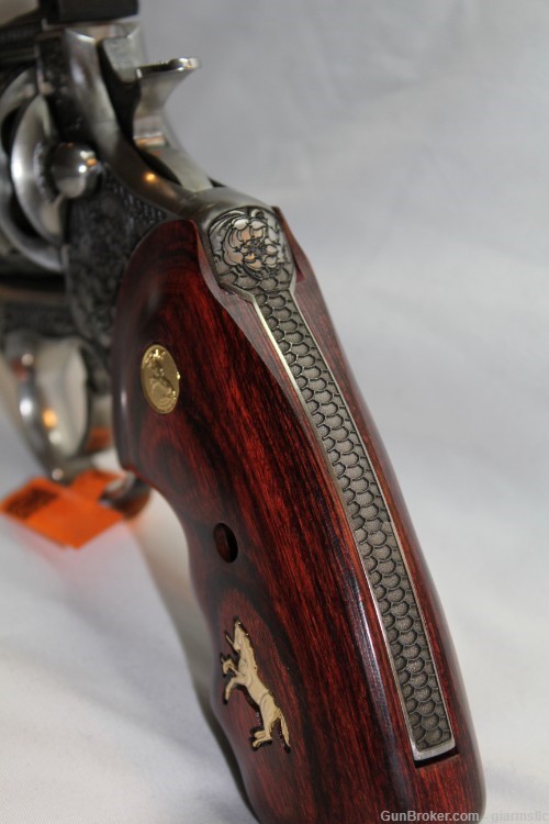 VERY BEAUTIFUL! Colt Anaconda 8" custom engraved with Colt Rosewood grips-img-20